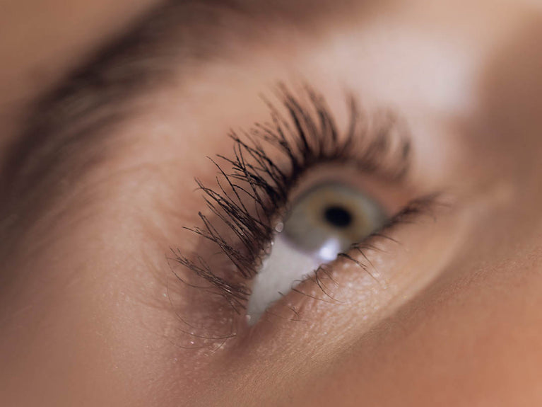 A Lash Serum for Sensitive Eyes? Finally, It Exists