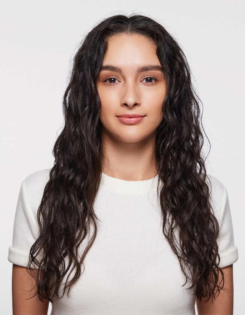 model with wavy hair