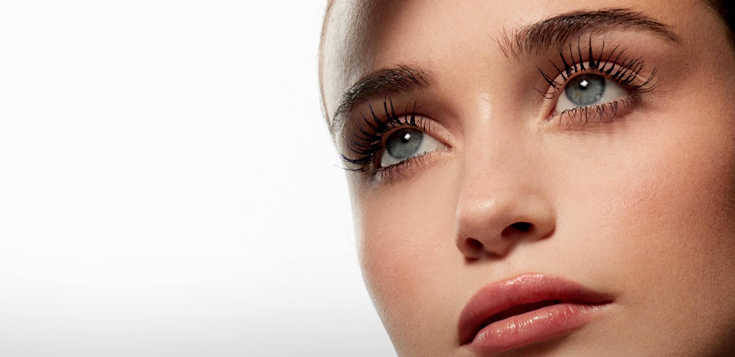 iliana model with close up of lashes desktop HP banner